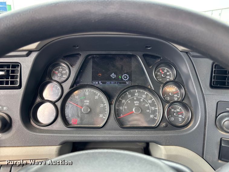 image for item FB3566 2022 Peterbilt 579 semi truck