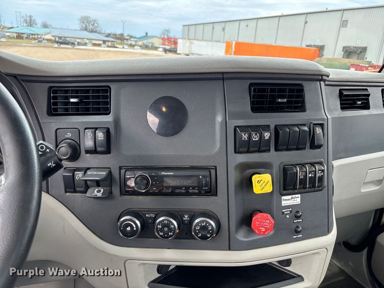 image for item FB3566 2022 Peterbilt 579 semi truck