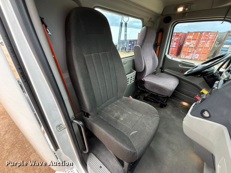 image for item FB3566 2022 Peterbilt 579 semi truck