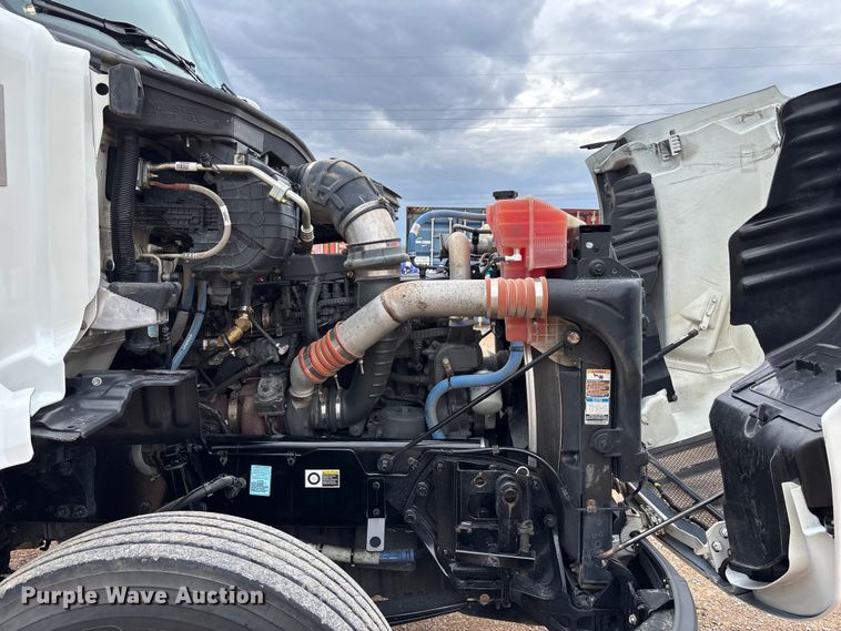 image for item FB3566 2022 Peterbilt 579 semi truck