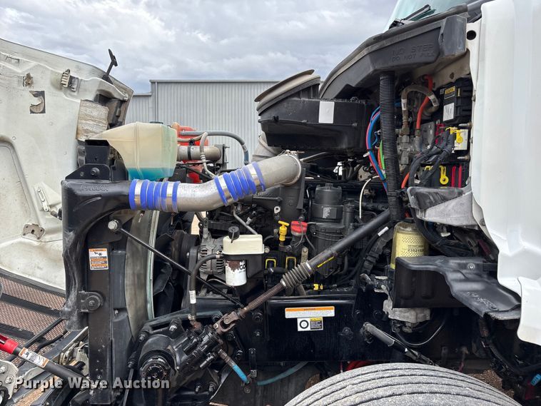 image for item FB3566 2022 Peterbilt 579 semi truck