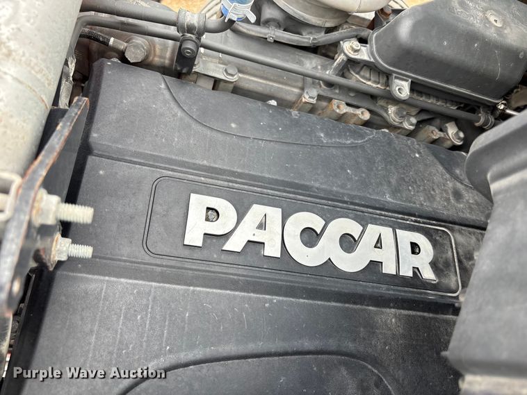 image for item FB3566 2022 Peterbilt 579 semi truck