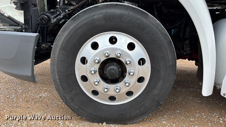 image for item FB3566 2022 Peterbilt 579 semi truck