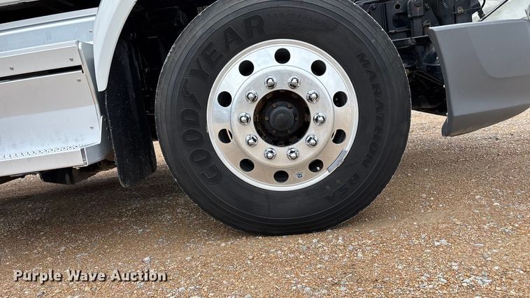 image for item FB3566 2022 Peterbilt 579 semi truck