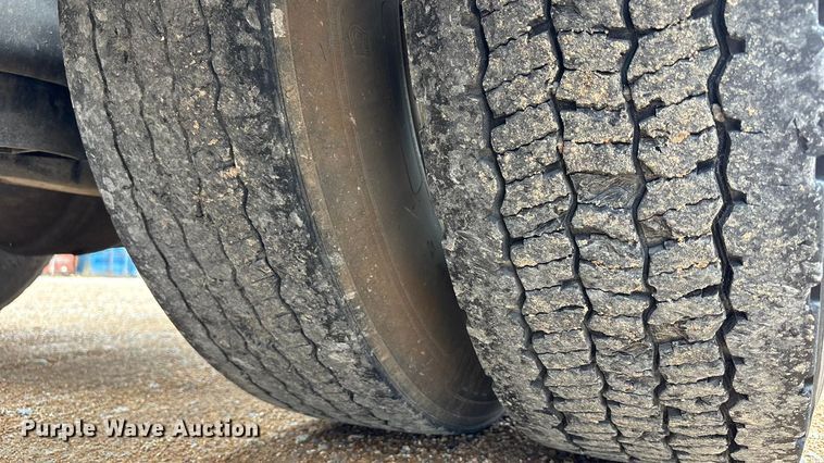 image for item FB3566 2022 Peterbilt 579 semi truck