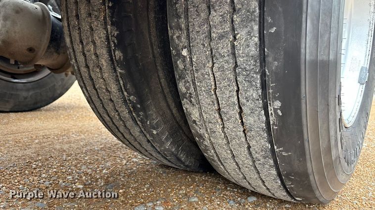 image for item FB3566 2022 Peterbilt 579 semi truck