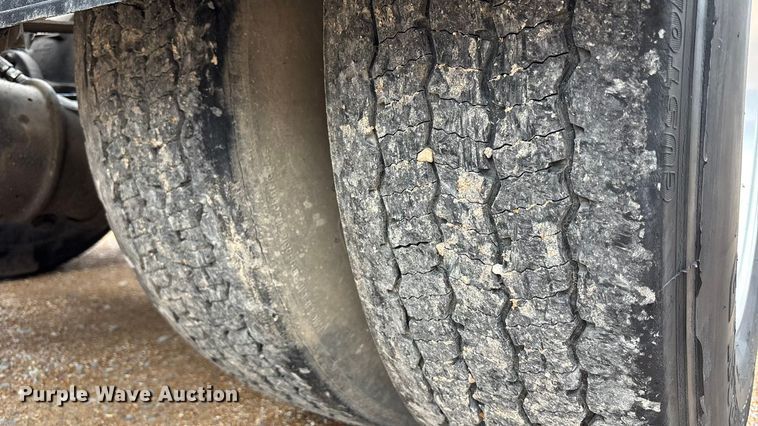 image for item FB3566 2022 Peterbilt 579 semi truck