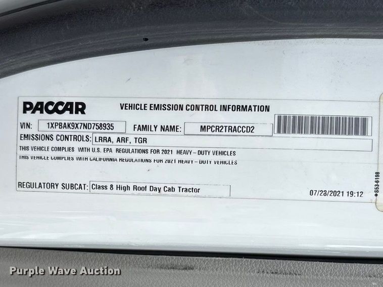 image for item FB3566 2022 Peterbilt 579 semi truck