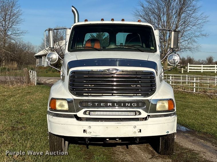 image for item FB3579 2005 Sterling A9500  semi truck