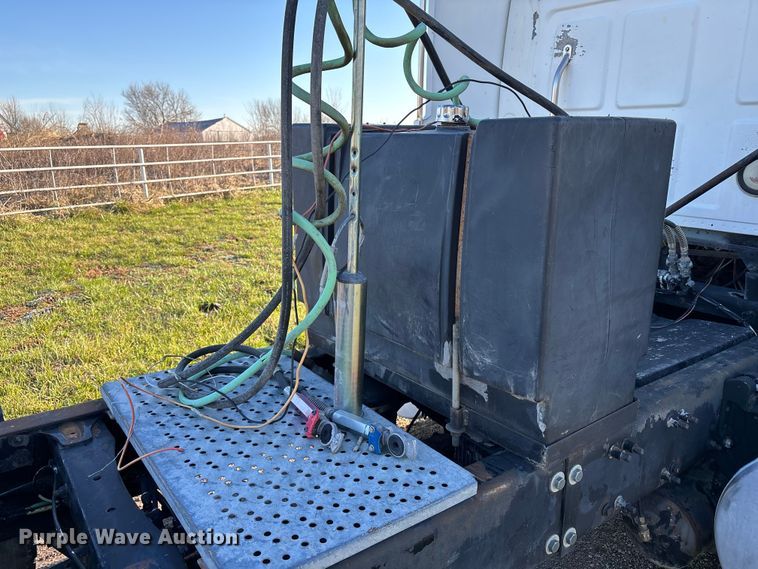 image for item FB3579 2005 Sterling A9500  semi truck