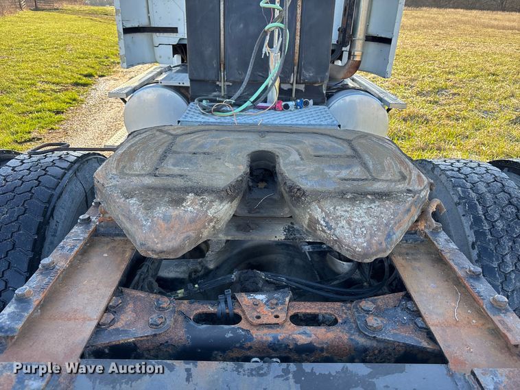 image for item FB3579 2005 Sterling A9500  semi truck