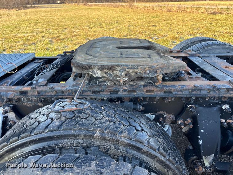 image for item FB3579 2005 Sterling A9500  semi truck