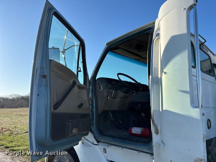 image for item FB3579 2005 Sterling A9500  semi truck