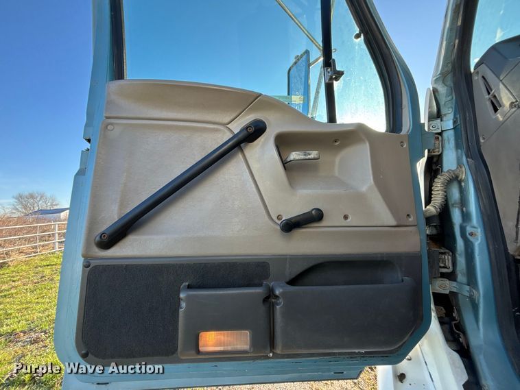 image for item FB3579 2005 Sterling A9500  semi truck