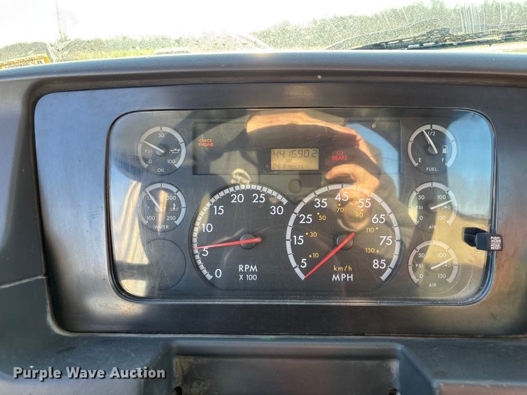 image for item FB3579 2005 Sterling A9500  semi truck