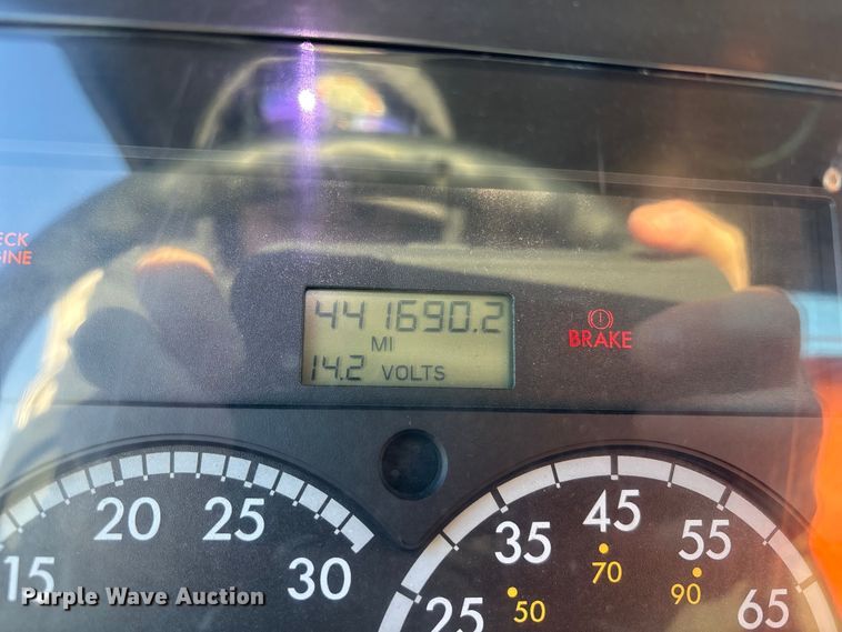 image for item FB3579 2005 Sterling A9500  semi truck