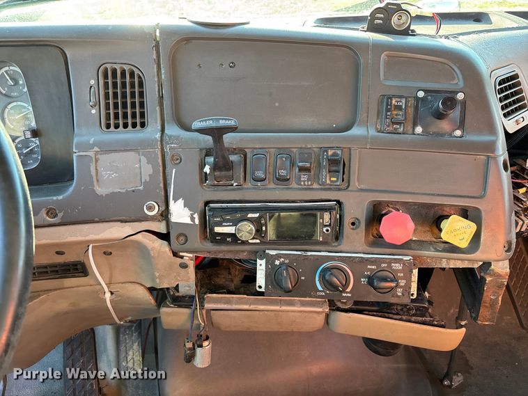 image for item FB3579 2005 Sterling A9500  semi truck