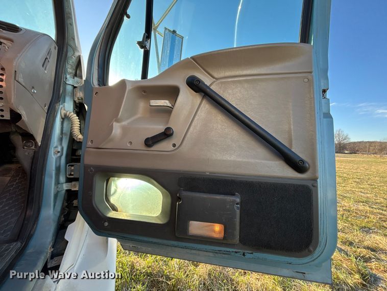 image for item FB3579 2005 Sterling A9500  semi truck