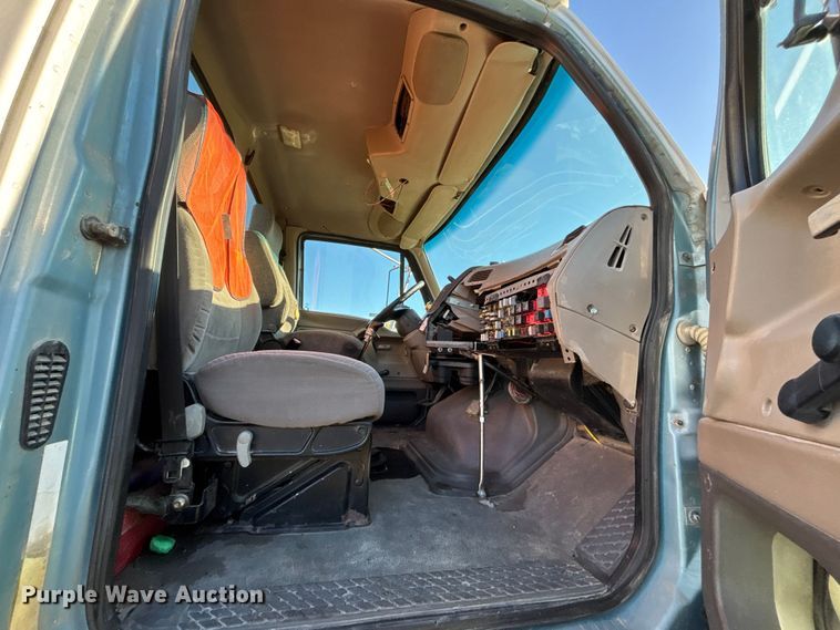 image for item FB3579 2005 Sterling A9500  semi truck