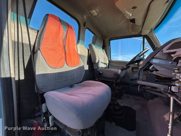 image for item FB3579 2005 Sterling A9500  semi truck