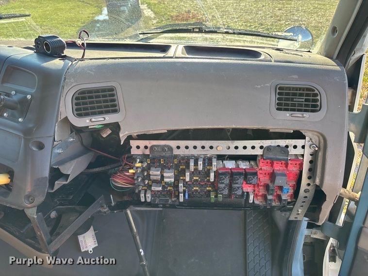 image for item FB3579 2005 Sterling A9500  semi truck