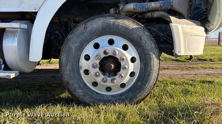 image for item FB3579 2005 Sterling A9500  semi truck