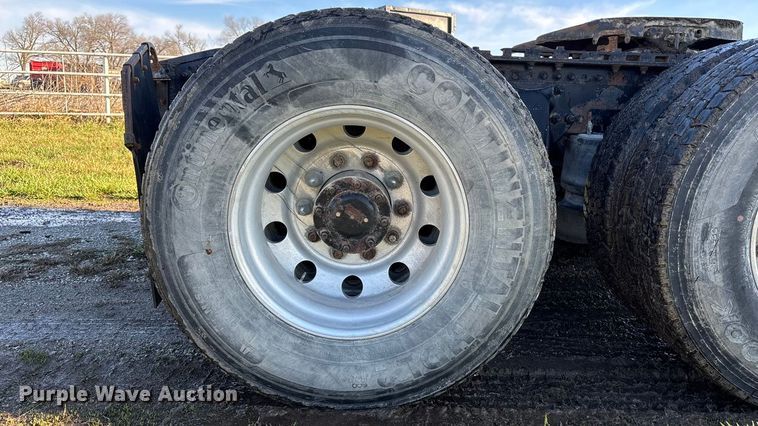 image for item FB3579 2005 Sterling A9500  semi truck