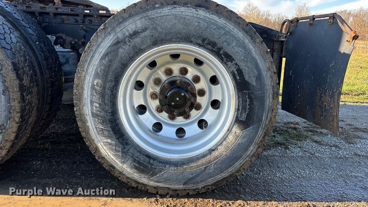 image for item FB3579 2005 Sterling A9500  semi truck