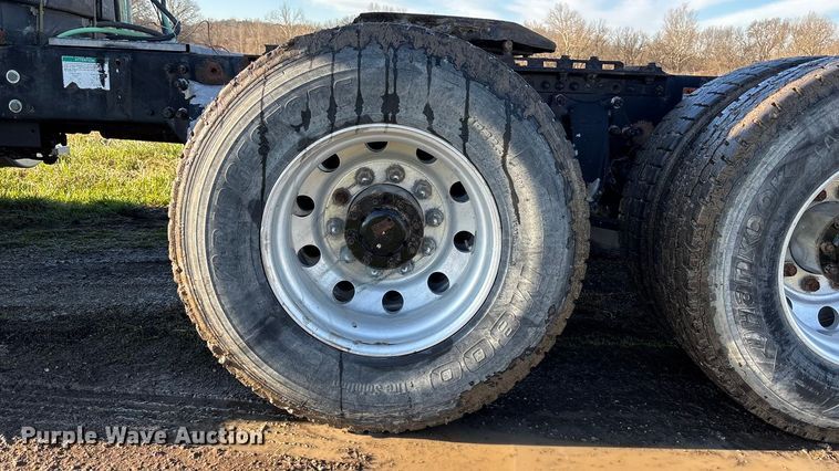 image for item FB3579 2005 Sterling A9500  semi truck