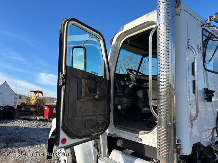 image for item FB3580 2013 Freightliner Coronado semi truck