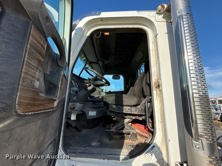 image for item FB3580 2013 Freightliner Coronado semi truck