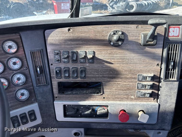 image for item FB3580 2013 Freightliner Coronado semi truck