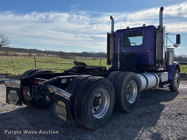 image for item FB3581 2006 Freightliner Classic semi truck