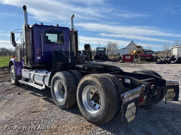 image for item FB3581 2006 Freightliner Classic semi truck