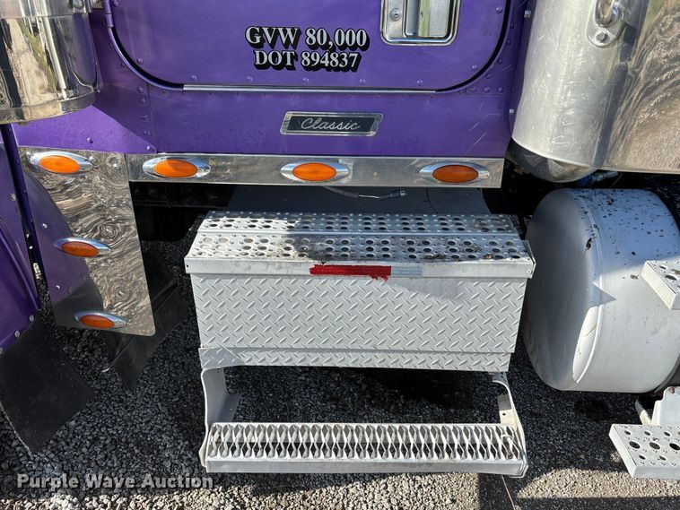 image for item FB3581 2006 Freightliner Classic semi truck