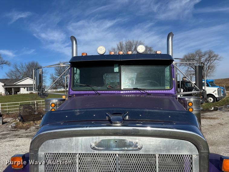 image for item FB3581 2006 Freightliner Classic semi truck