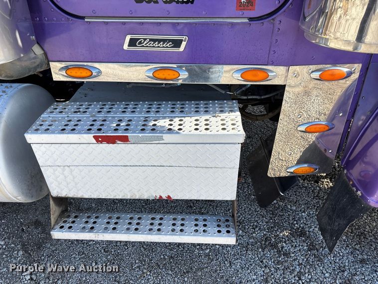 image for item FB3581 2006 Freightliner Classic semi truck