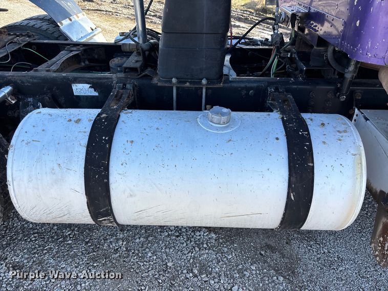 image for item FB3581 2006 Freightliner Classic semi truck