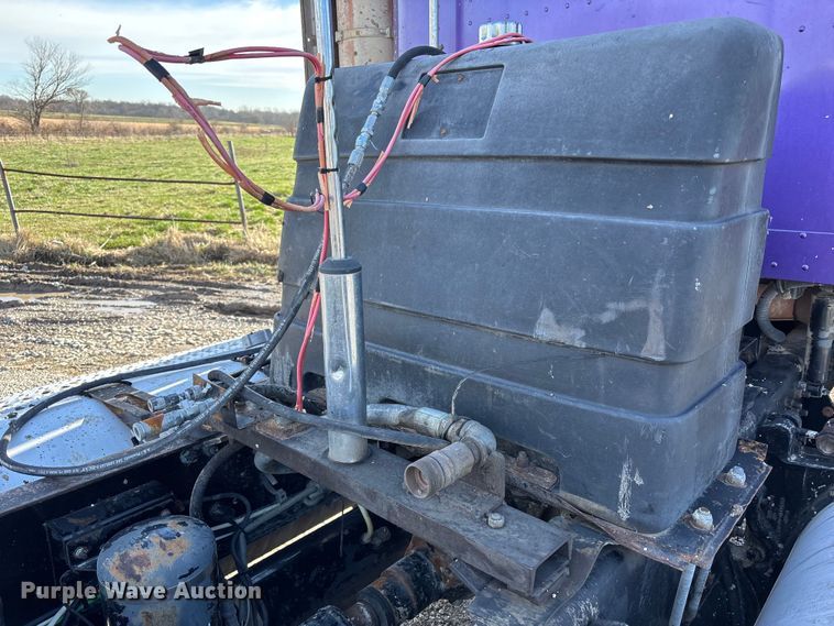 image for item FB3581 2006 Freightliner Classic semi truck