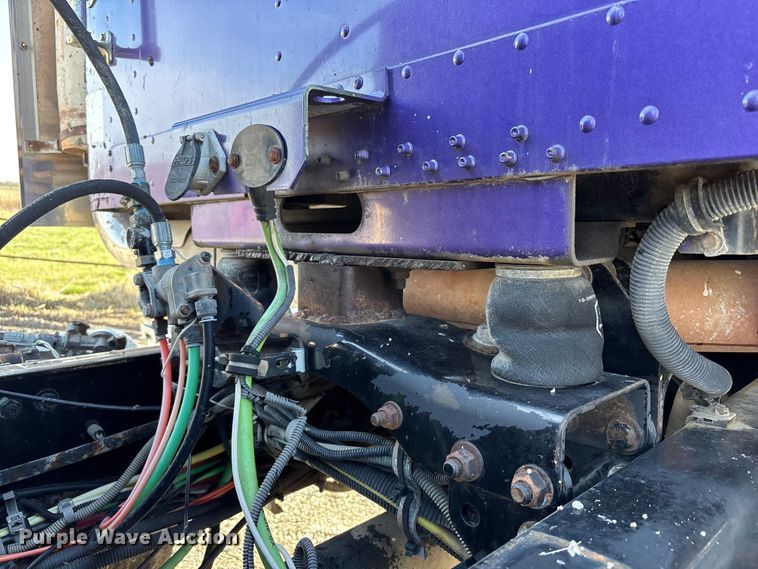 image for item FB3581 2006 Freightliner Classic semi truck