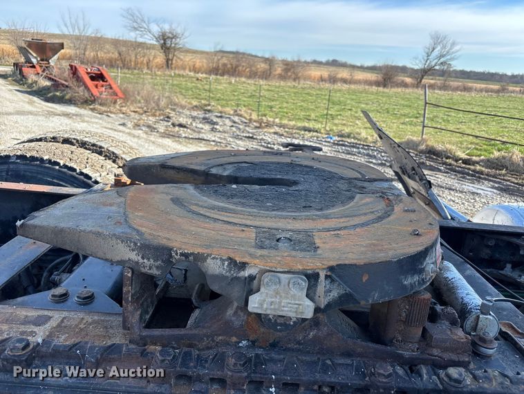 image for item FB3581 2006 Freightliner Classic semi truck