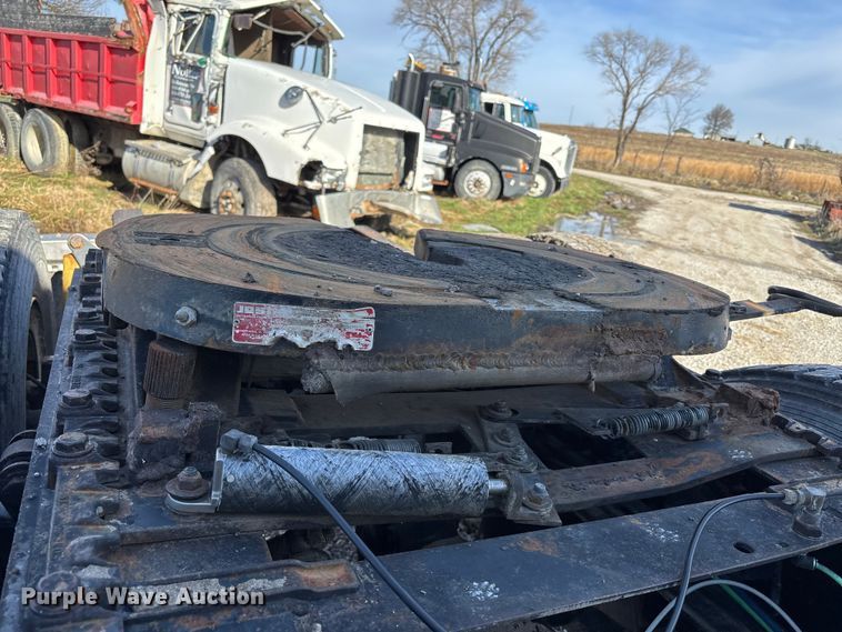 image for item FB3581 2006 Freightliner Classic semi truck