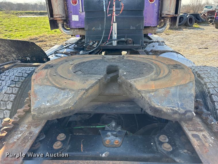 image for item FB3581 2006 Freightliner Classic semi truck