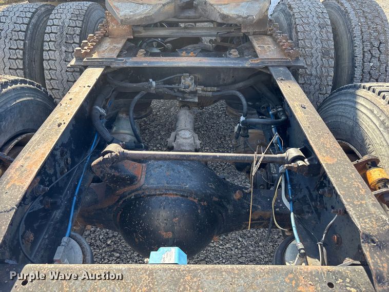 image for item FB3581 2006 Freightliner Classic semi truck