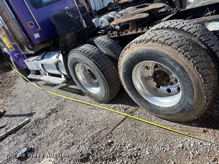 image for item FB3581 2006 Freightliner Classic semi truck