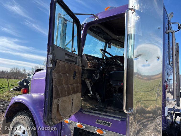 image for item FB3581 2006 Freightliner Classic semi truck