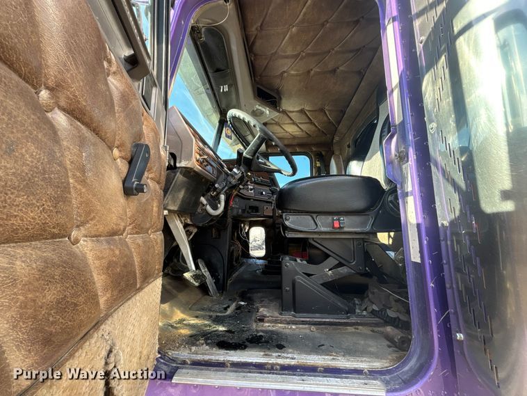 image for item FB3581 2006 Freightliner Classic semi truck