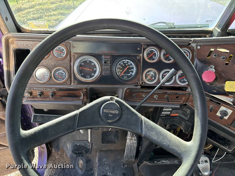 image for item FB3581 2006 Freightliner Classic semi truck