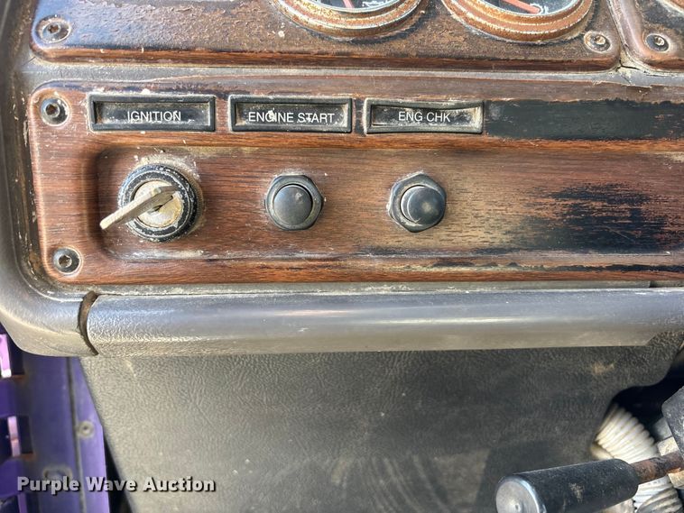 image for item FB3581 2006 Freightliner Classic semi truck