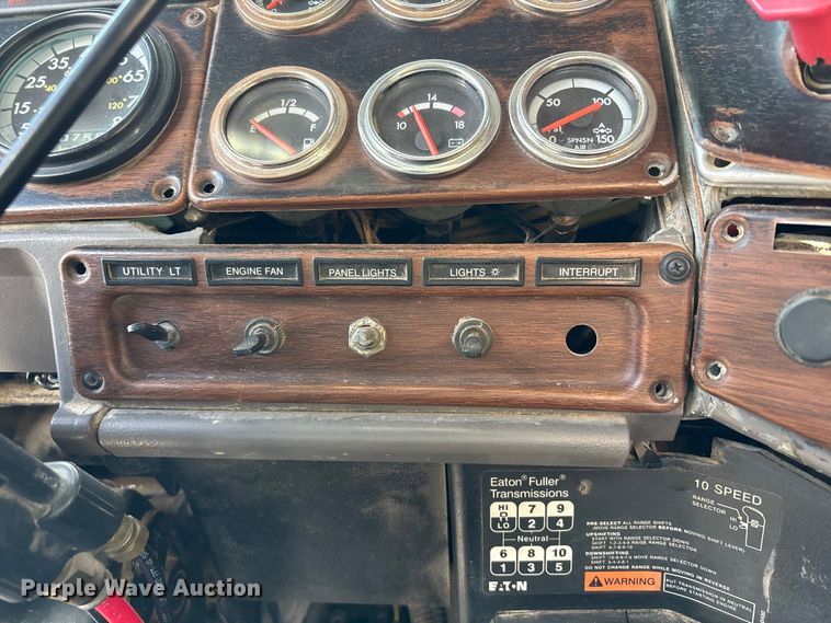 image for item FB3581 2006 Freightliner Classic semi truck